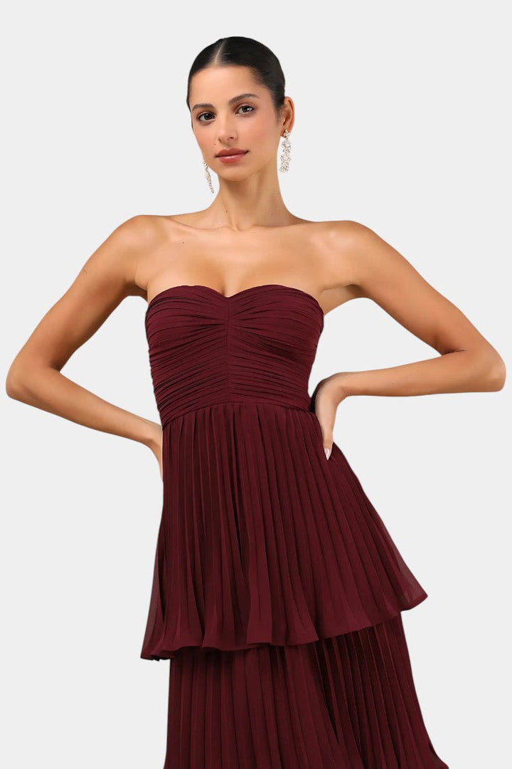 Vestido de Junho com Renda Lateral e Decote em Coração