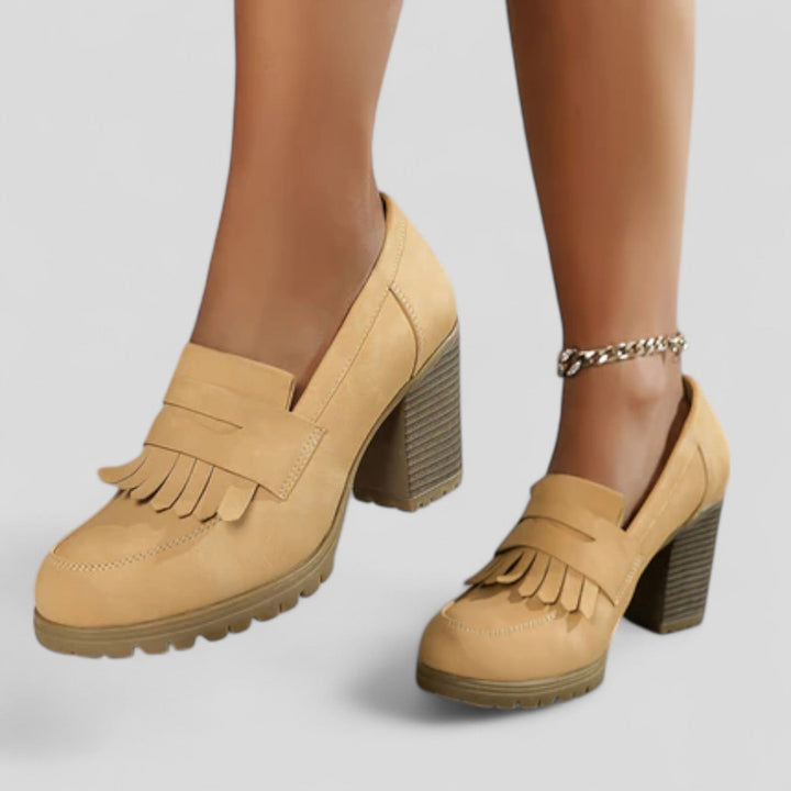 Belinda | Mokasīnai su šukuosena