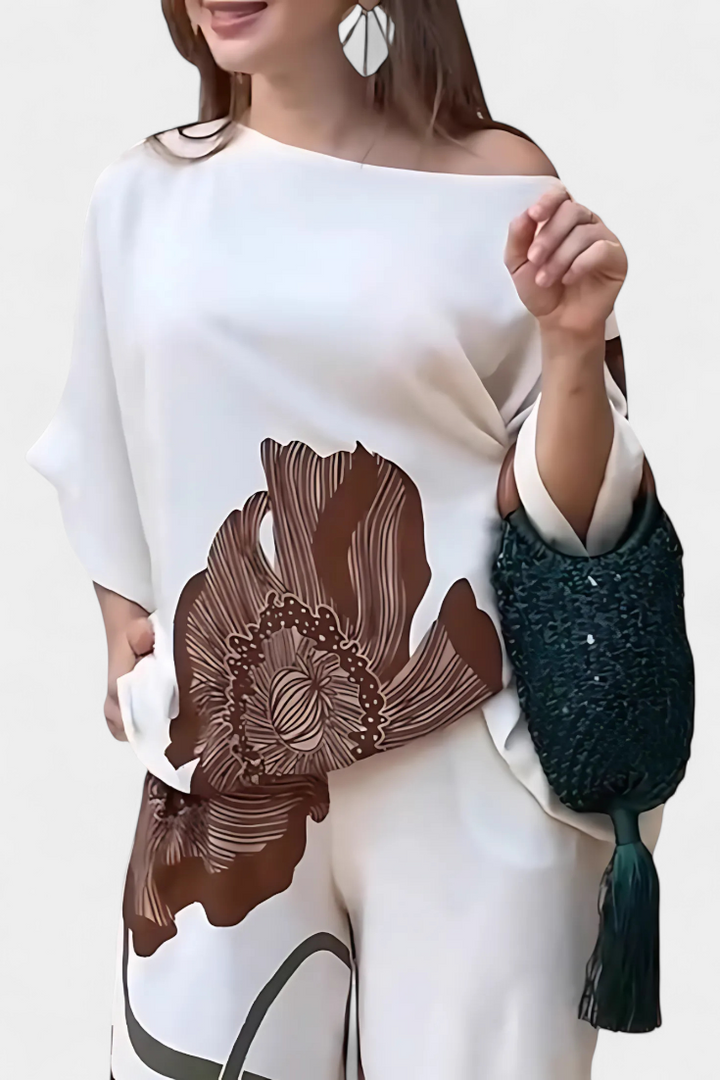 Sybella Dviejų Dalių Gėlių Komplektas su Atviru Petimi ir Tiesiomis Kelnėmis