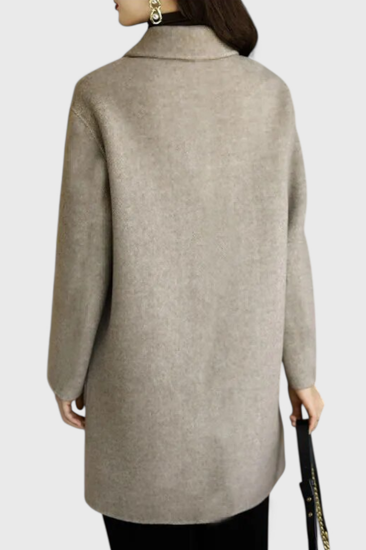 Kamīla | Klasikinis vilnos paltas su dviem mygtukais