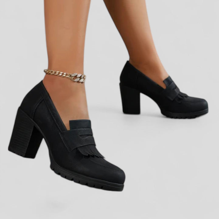 Belinda | Mokasīnai su šukuosena