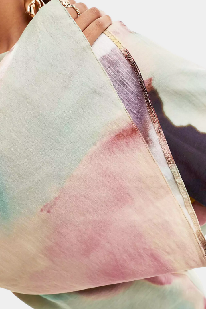 Dana Maxi Suknelė su Akvarelės Spauda ir Skulptūriniu Priekiu