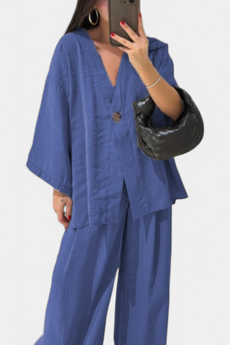 Eli Oversize komplektas su V formos kaklo topu ir tiesiomis kelnėmis