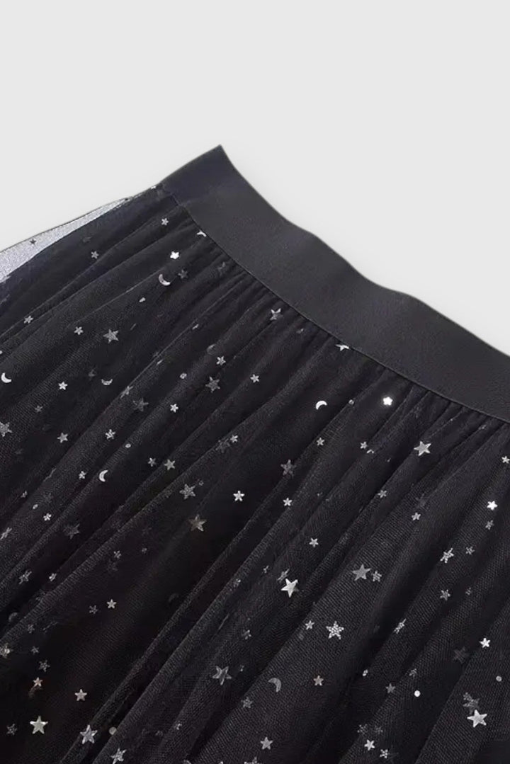 Kolette blizgantis sijonas su iškirptu apatine dalimi ir aukšta juosmens linija