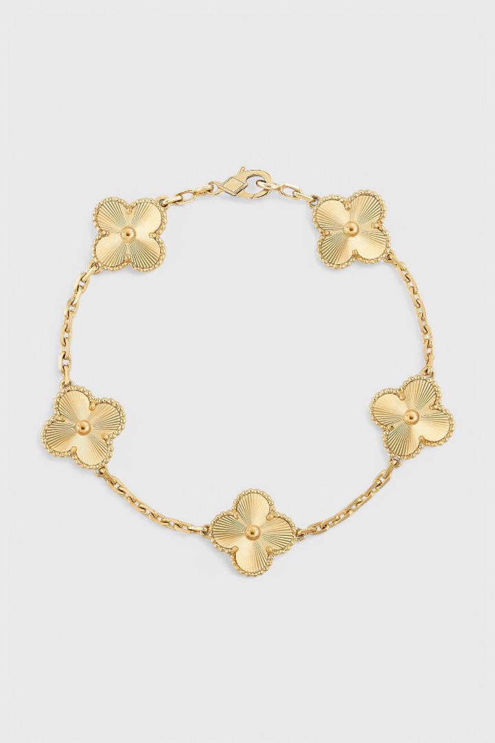 Apyrankė su keturkojų motyvais ir elegancija auksiniame padengime