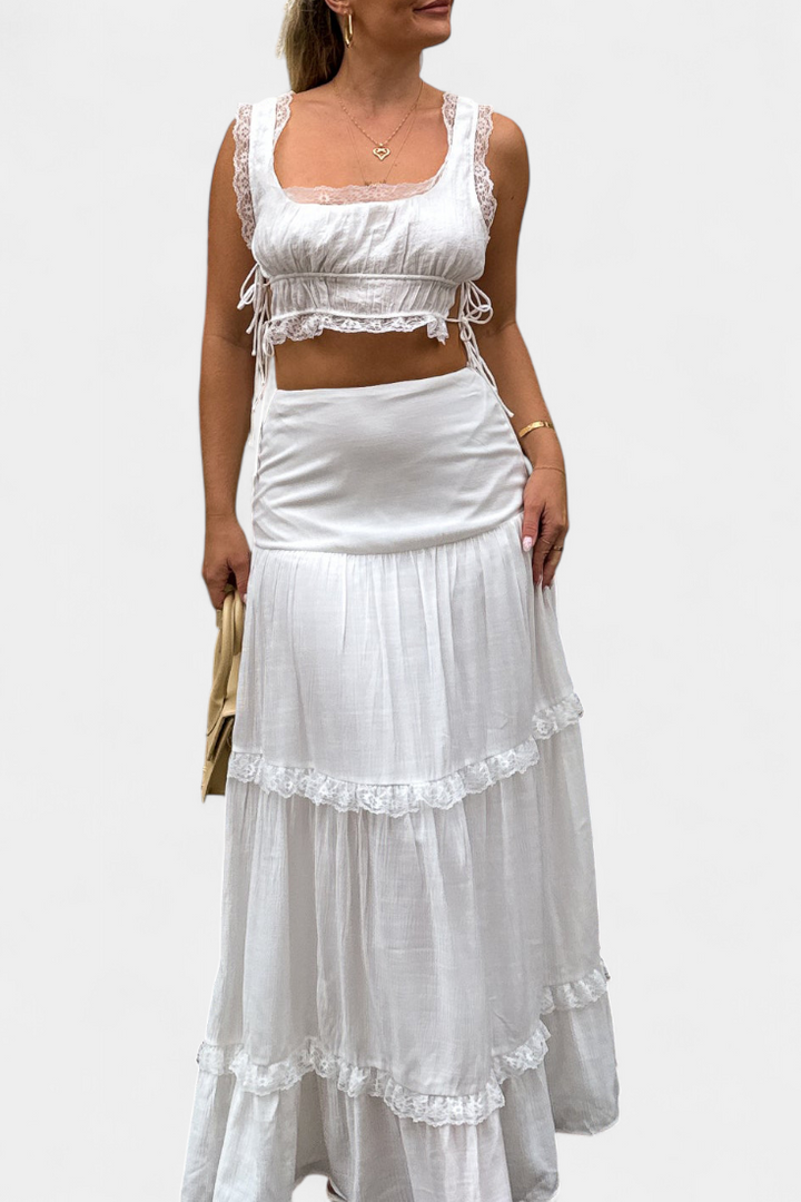 Ilys Romantiškas Komplektas su Nėriniais ir Ilgais, Plazdančiais Sijonais