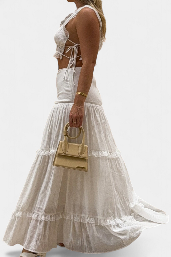 Ilys Romantiškas Komplektas su Nėriniais ir Ilgais, Plazdančiais Sijonais