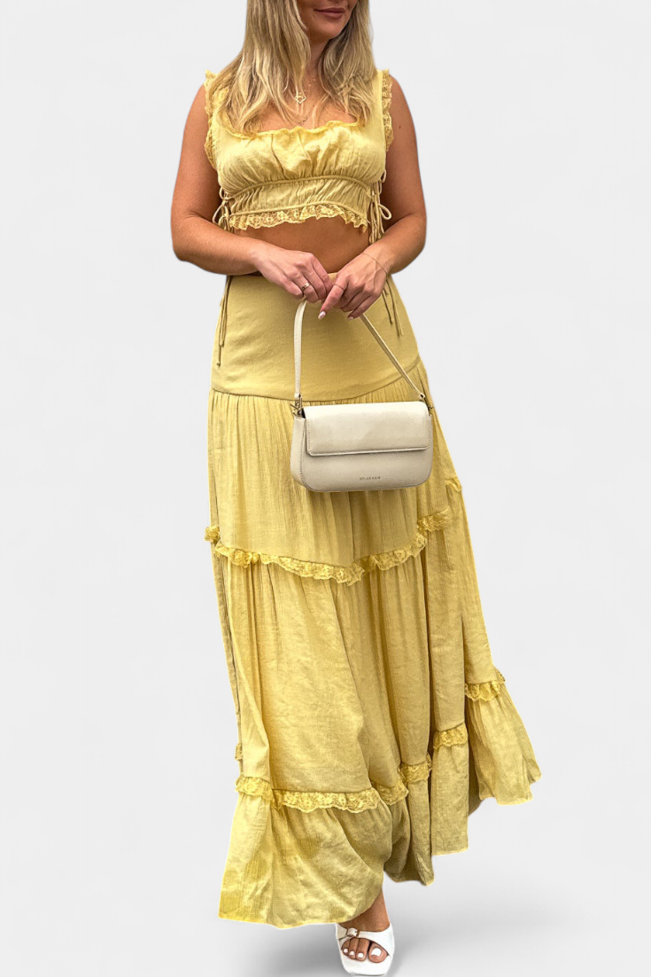 Ilys Romantiškas Komplektas su Nėriniais ir Ilgais, Plazdančiais Sijonais