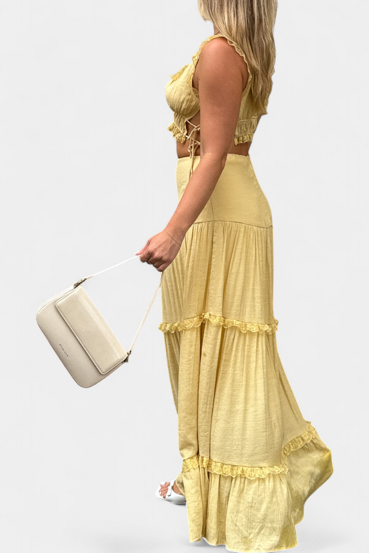 Ilys Romantiškas Komplektas su Nėriniais ir Ilgais, Plazdančiais Sijonais