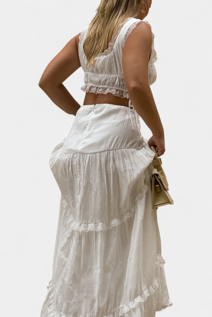 Ilys Romantiškas Komplektas su Nėriniais ir Ilgais, Plazdančiais Sijonais