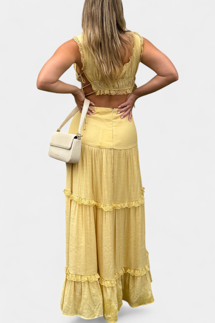 Ilys Romantiškas Komplektas su Nėriniais ir Ilgais, Plazdančiais Sijonais