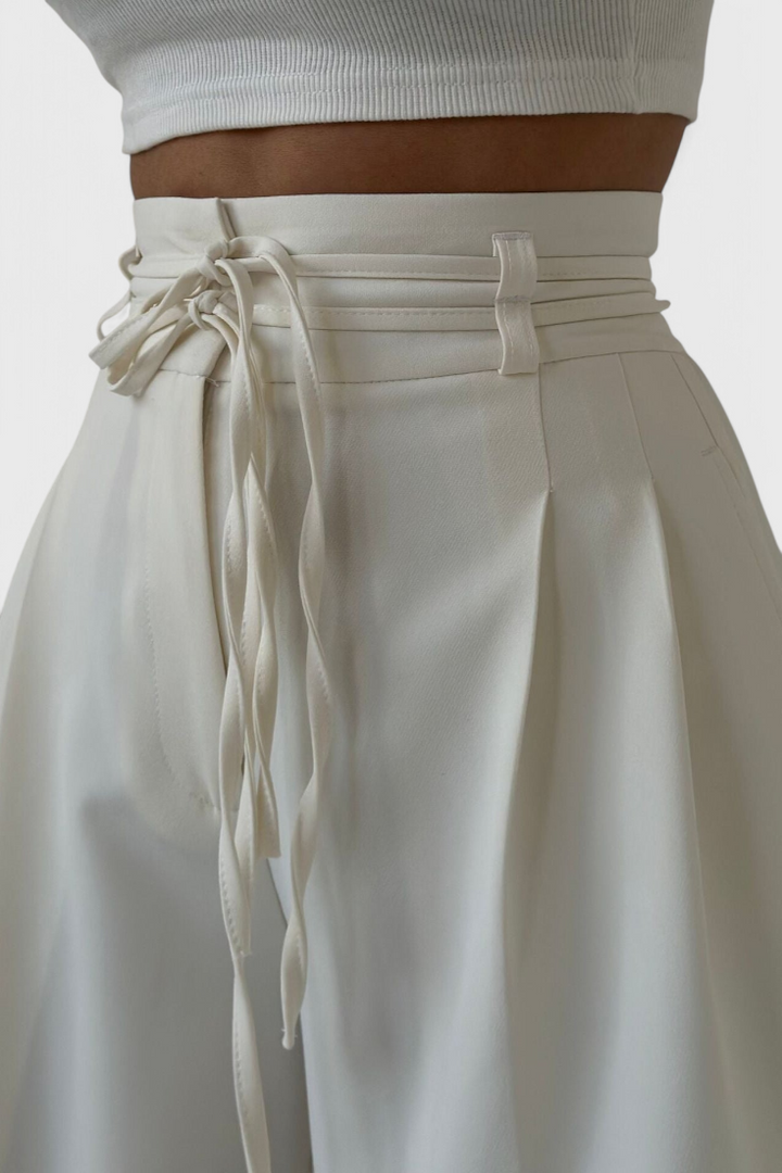 Sophie pločių kojų kelnės su raišteliais