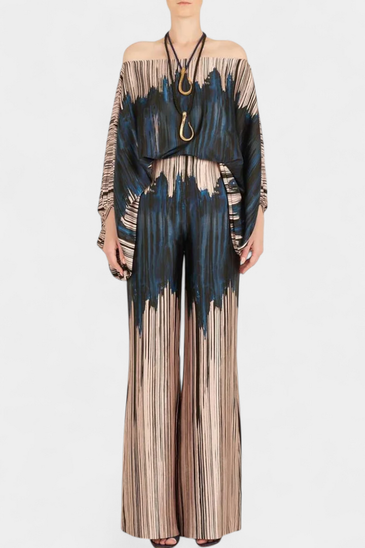 Sybella Dviejų Dalių Komplektas su Atvirais Pečiais ir Plataus Kirpimo Kelnėmis su Raštu