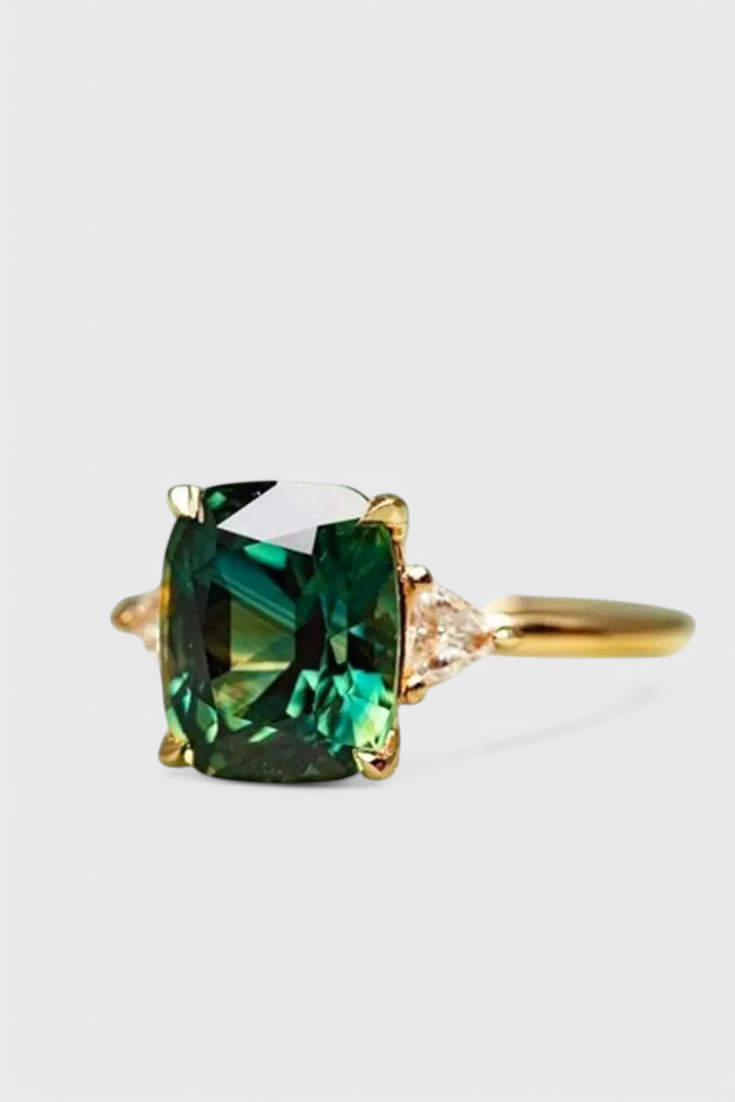 Elegantiškas Kvadratinis Smaragdinis Žiedas Su Aukso Apdaila