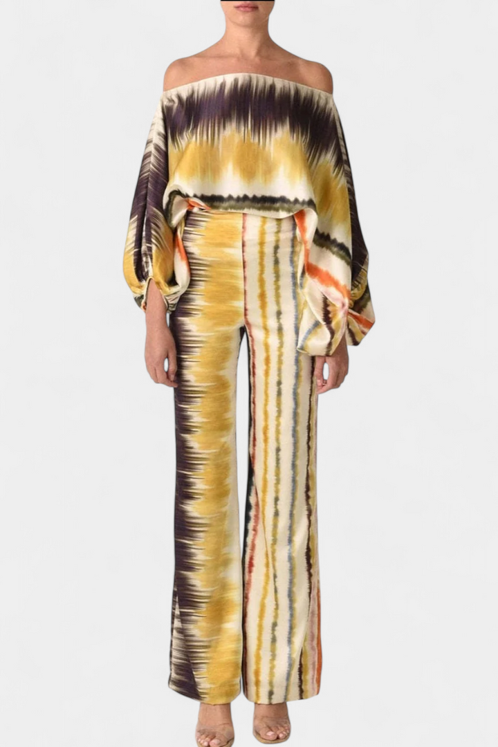 Sybella Dviejų Dalių Komplektas su Atvirais Pečiais ir Platėjančiais Batai