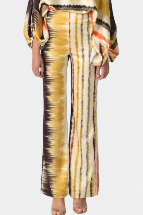 Sybella Dviejų Dalių Komplektas su Atvirais Pečiais ir Platėjančiais Batai