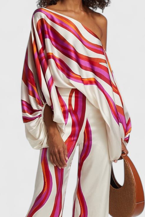 Sybella Dviejų Dalių Komplektas su Atvirais Petnešomis ir Platais Kelnėmis su Raštu