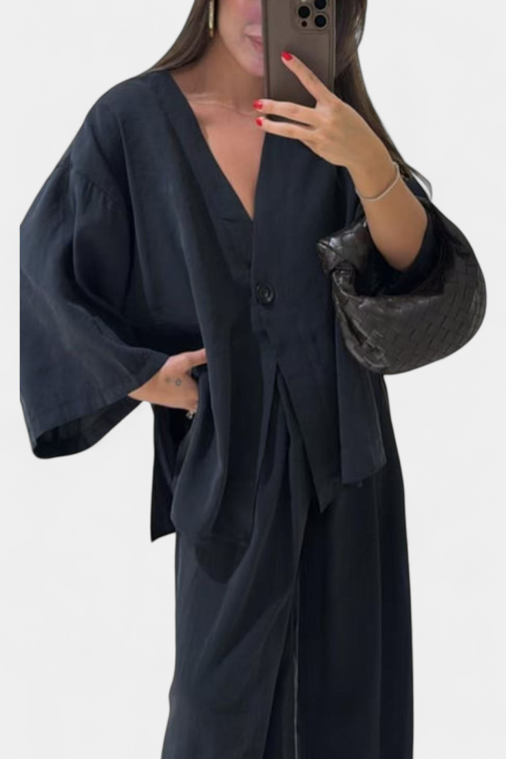 Eli Oversize komplektas su V formos kaklo topu ir tiesiomis kelnėmis