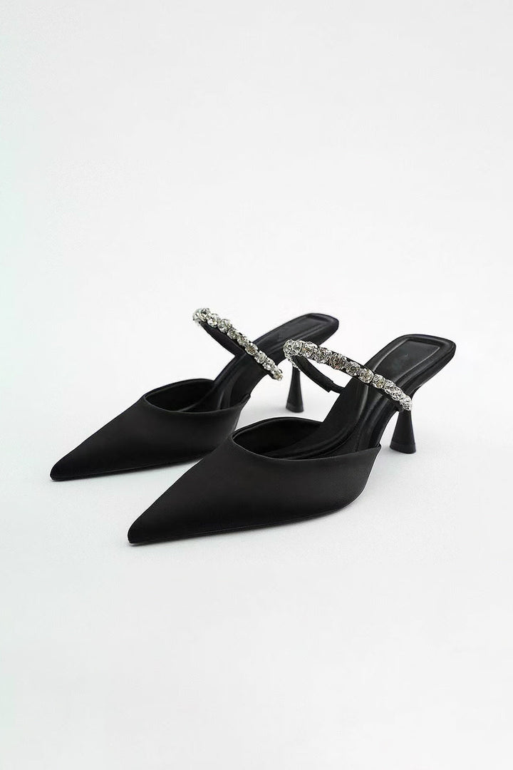 Aukštakulniai sandalai su smailiu priekiu, dekoruoti kristalais