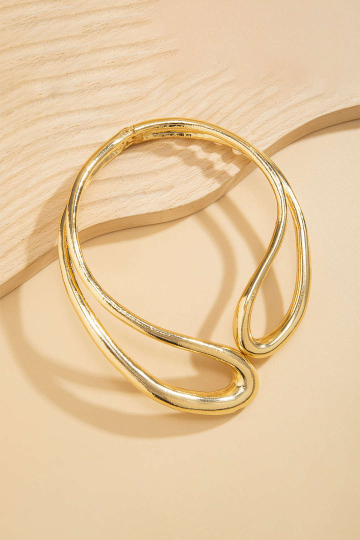 Colar de Corte Assimétrico