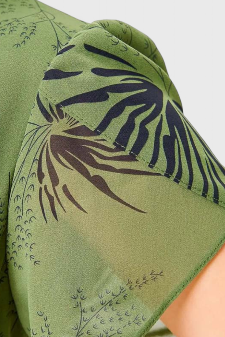 Lupita Midi Chiffon Suknelė Žalios Spalvos su A Formos Kirpimu