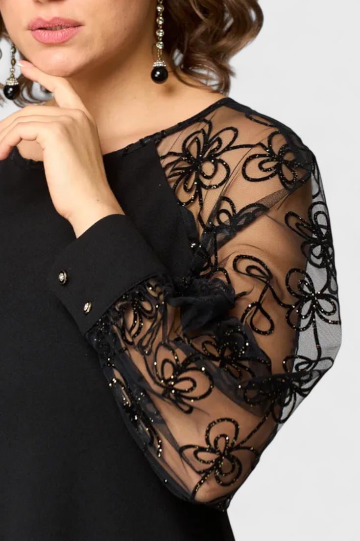 Vestido Bellezza de Renda com Mangas Longas e Decote Redondo