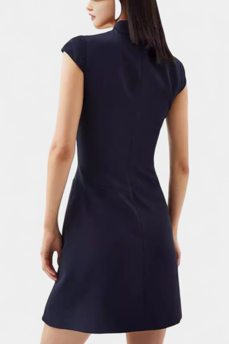 Karen Mini Suknelė su Aukštu Apykakle ir Plisuota Detale