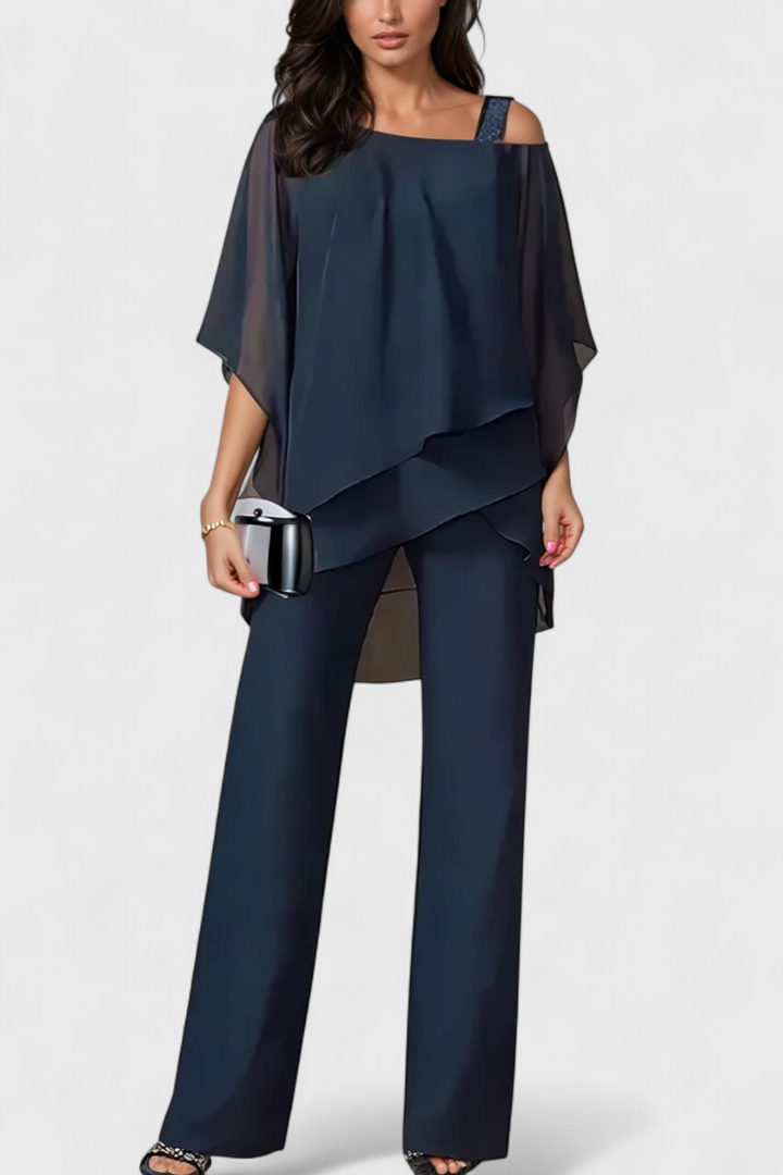 Katės Dviejų Dalių Komplektas su Atvirais Petnešomis ir Plūstančiu Siluetu