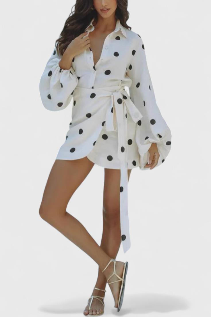 Vestido Romara Mini com Poás, Mangas Longas e Cintura Fina