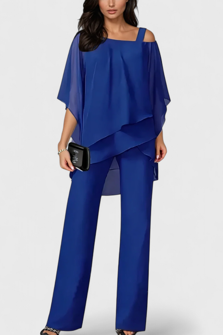 Katės Dviejų Dalių Komplektas su Atvirais Petnešomis ir Plūstančiu Siluetu