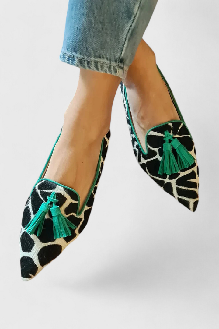 Fermina Loafers Elegantes com Ponta Fina e Design Bicolor