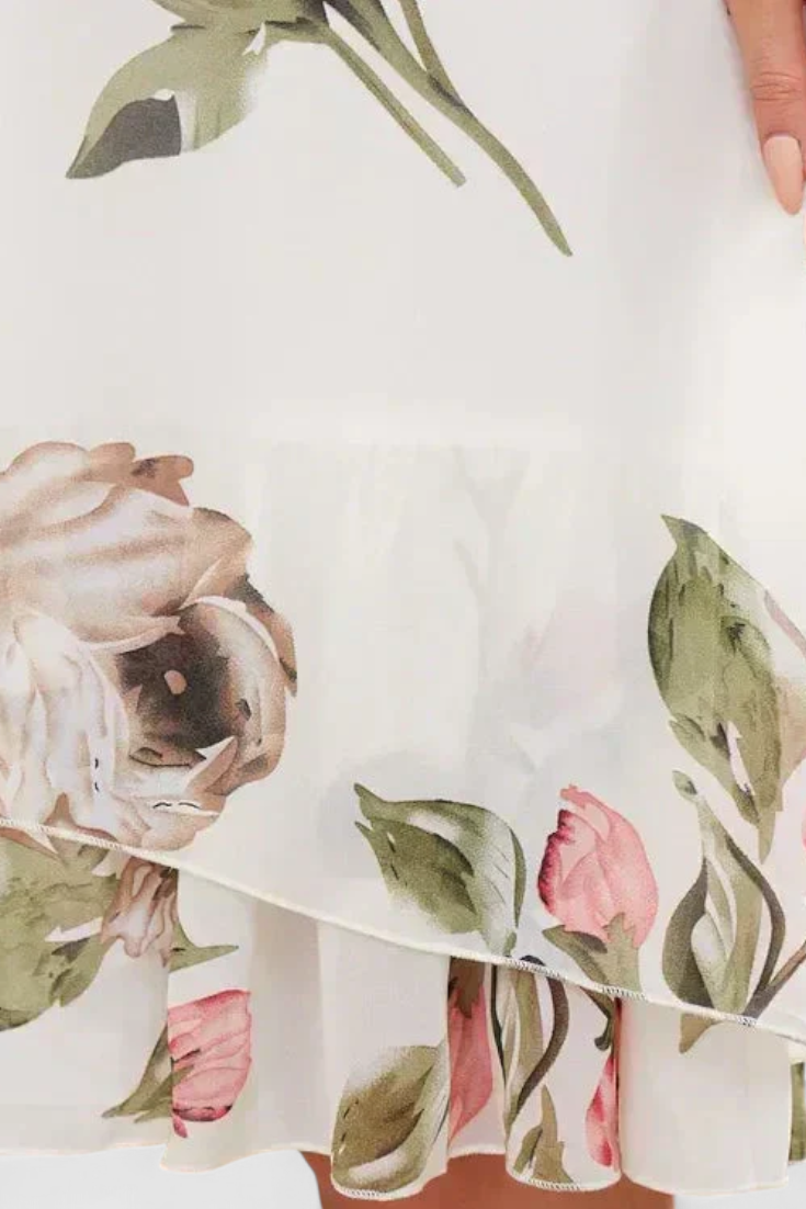 Tameka Oro Suknelė su Žiedlapiais ir Permatomomis Rankovėmis