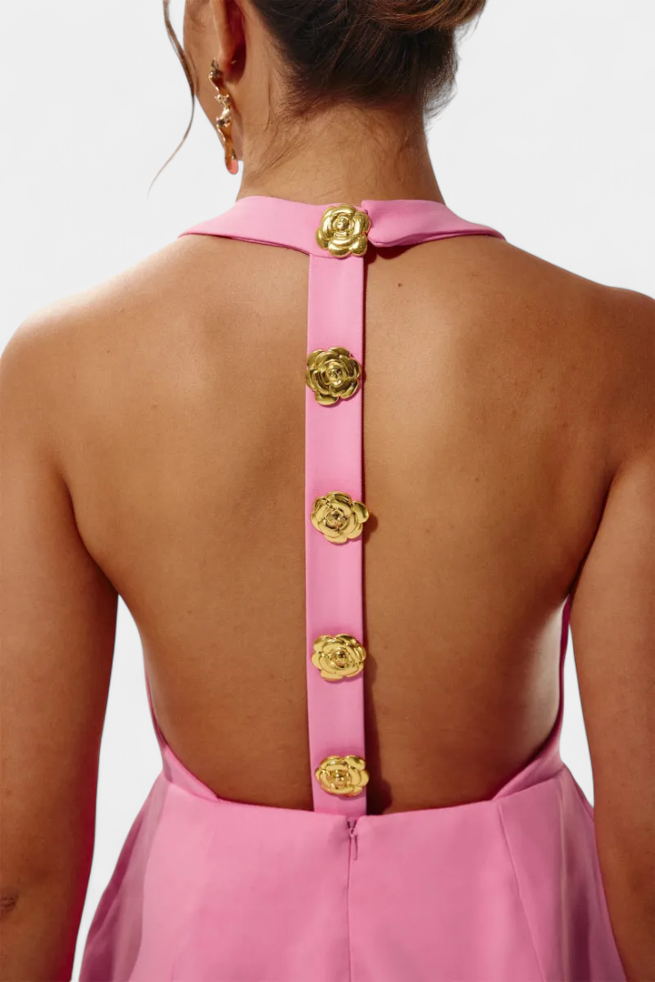 Yvonne Mini Suknelė su Halteriu ir Atvira Nugarą su Gėlių Detalėmis