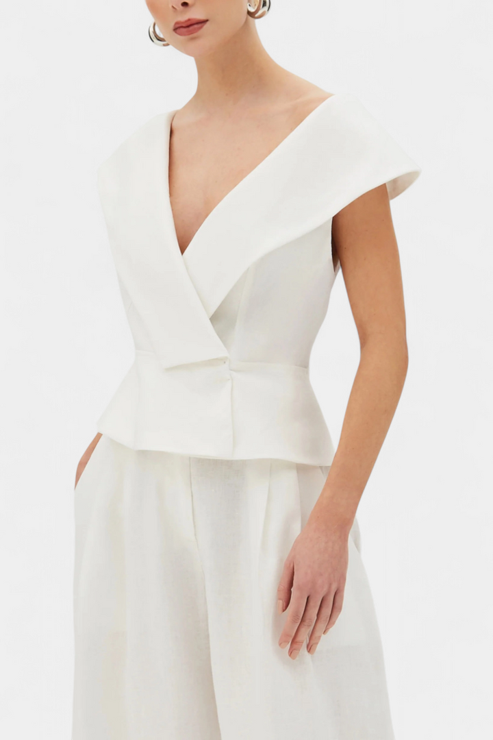 Blusa assimétrica Hayden e calças palazzo