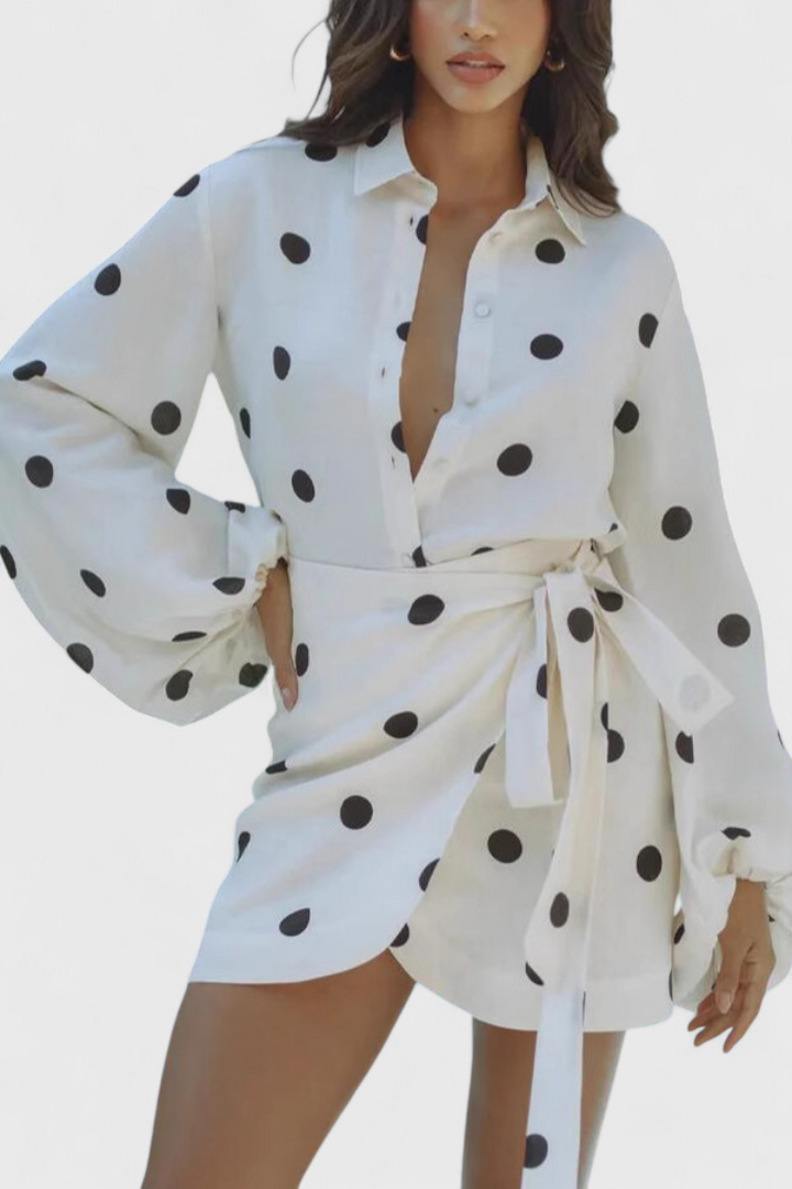 Vestido Romara Mini com Poás, Mangas Longas e Cintura Fina