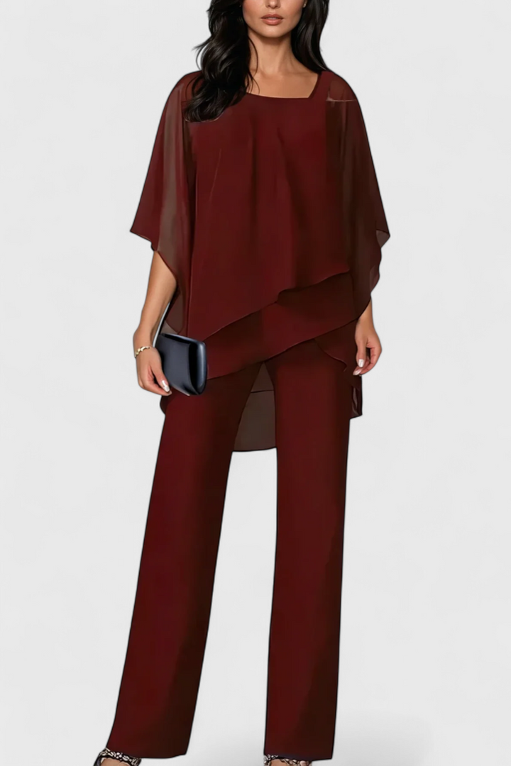 Katės Dviejų Dalių Komplektas su Atvirais Petnešomis ir Plūstančiu Siluetu