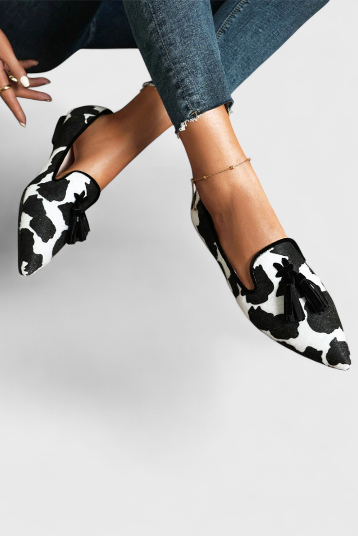 Fermina Loafers Elegantes com Bico Fino e Design Bicolor