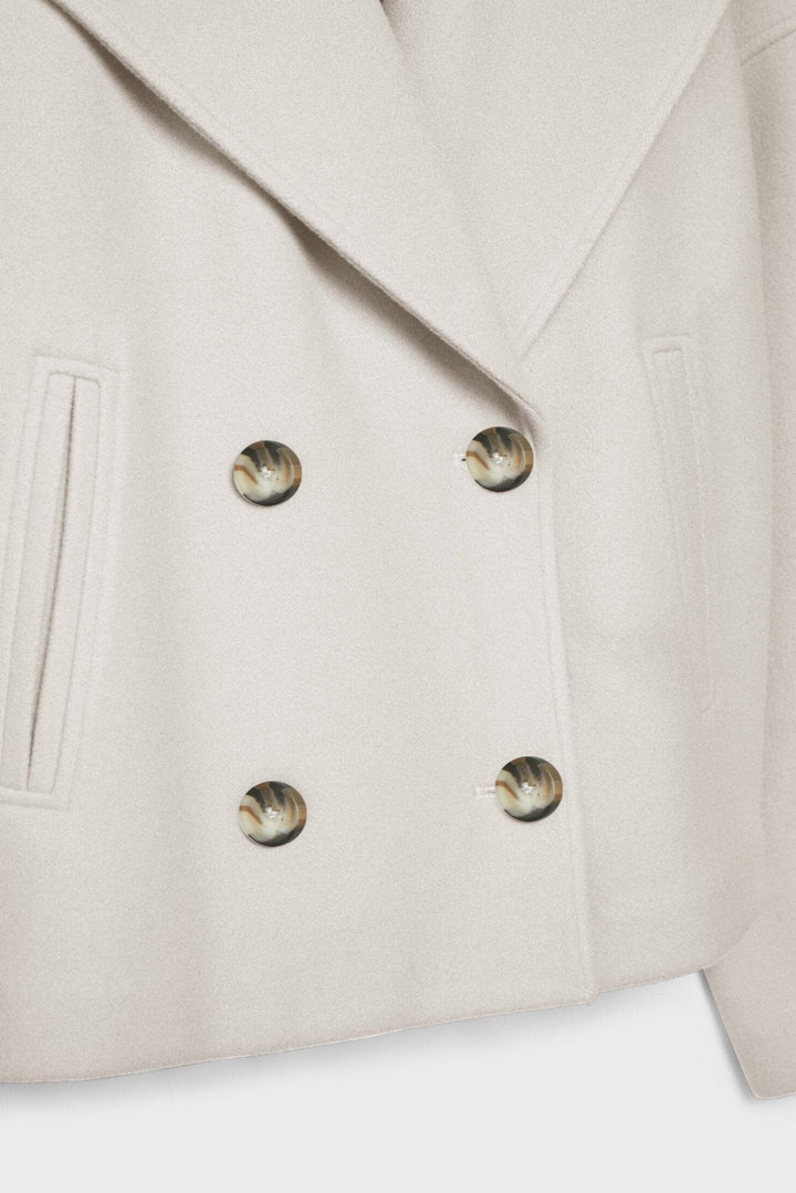 Destiny | Dviejų mygtukų trumpas švarkas