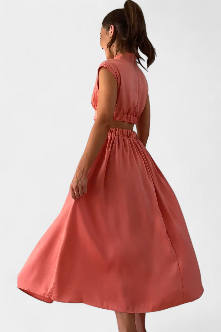 Jocelyn Garais Minimalistinis Kompleksas su Aukštu Iškirpimu ir Šoniniais Atvėrimais